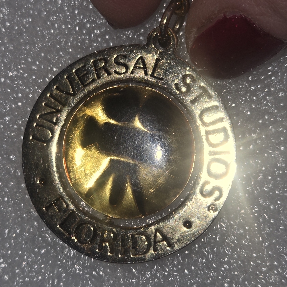 Universal Studios Keychain - Picture 3 of 5